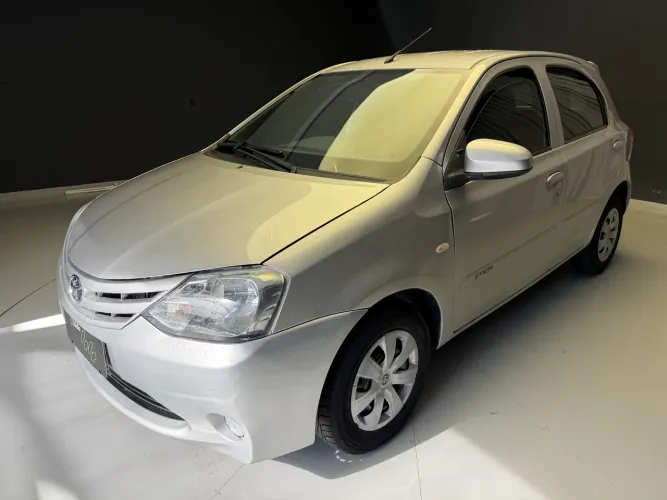 Toyota Etios X 1.3 Flex 16V 5P Mec. 2014