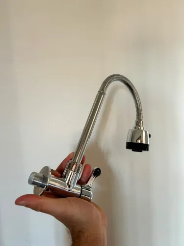 Torneira inox com rotação 360°