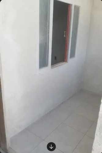 Alugo quarto simples