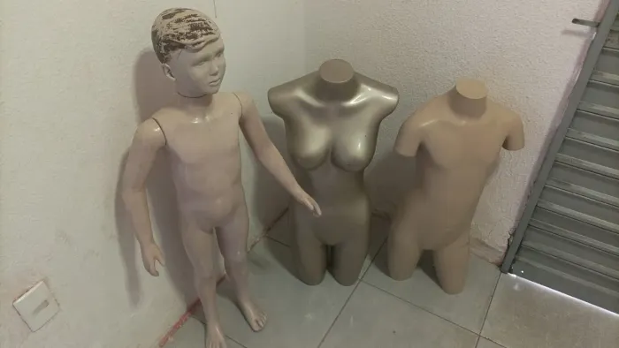 Manequim infantil/ arara e corpinho adulto