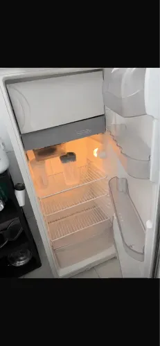 Geladeira degelo cônsul branca