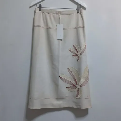 Saia linho bordada flor lucidez nova