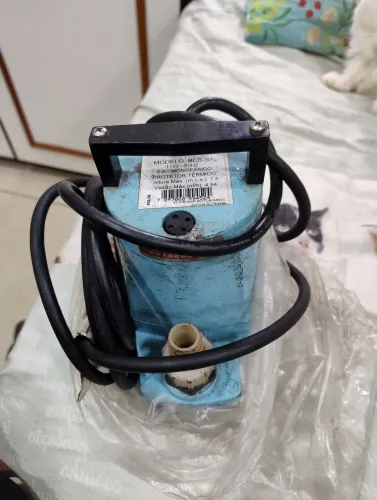 Bomba submersível com defeito 