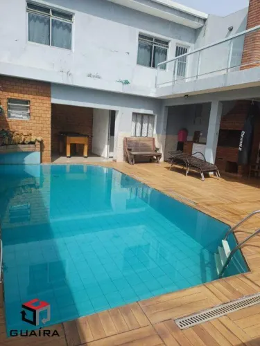 Casa Térrea 245m, na Vila Linda em Santo André, 3 quartos, 3 banheiros, com Piscina e Salã