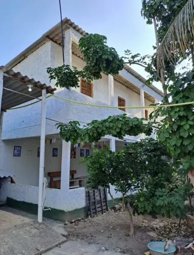 CASA COM 3 QUARTOS EM SEPETIBA