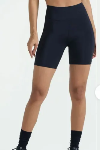 bermuda track & field preta com bolsos - M