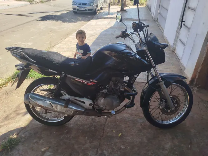 Vendo moto 150 Fan aceito proposta.