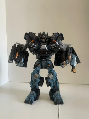 Transformers DOTM Classe Líder Ironhide