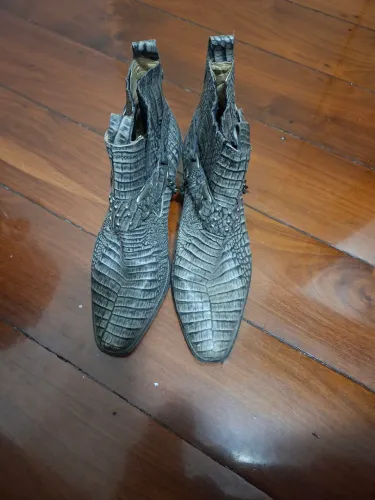 Bota de couro 44