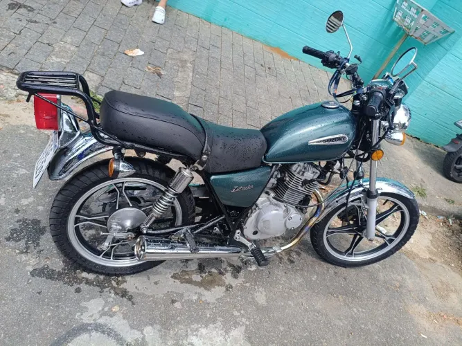 Moto de garagem