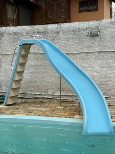 Escorregador de piscina