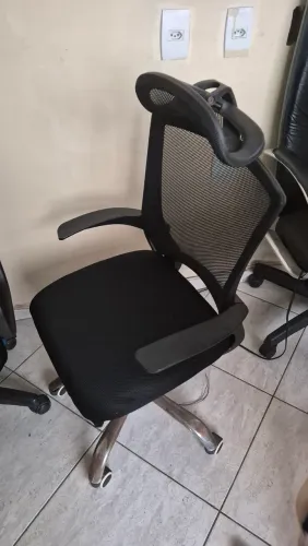 Cadeira de escritorio com apoio de bracos