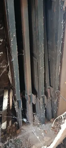Janela de chapa de ferro canelada