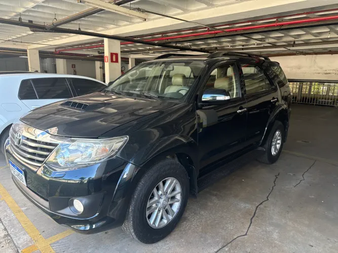 Toyota Hilux SW4 SRV D4-d 4X4 3.0 TDI Dies. AUT 2013