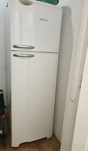 Geladeira Electrolux Frost Free DF37 Ótimo estado