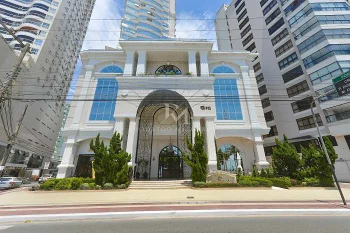 Apartamento de 4 suítes à venda na Avenida Atlântica, Balneário Camboriú