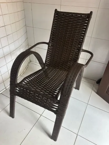 Vende-se duas cadeiras, cada uma por 350