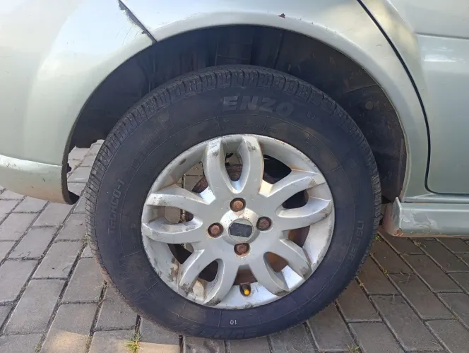 2 Pneus aro 14 com um dia de uso, $130 cada um