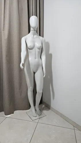 Manequin como novo