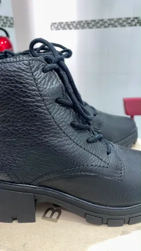 Bota coturno tratorada de couro botero
