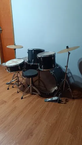 BATERIA ACÚSTICA VOGGA COMPLETA. EM VARGEM GRANDE 