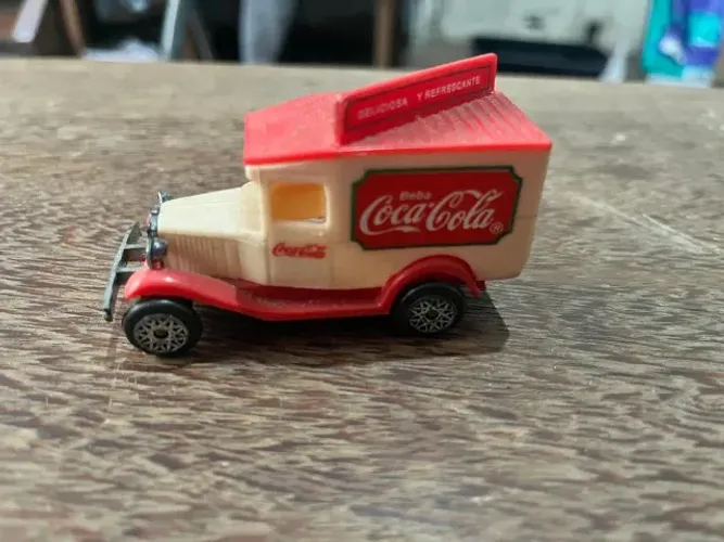 Miniatura Caminhão De Entrega Coca-cola Bege E Vermelho 1997