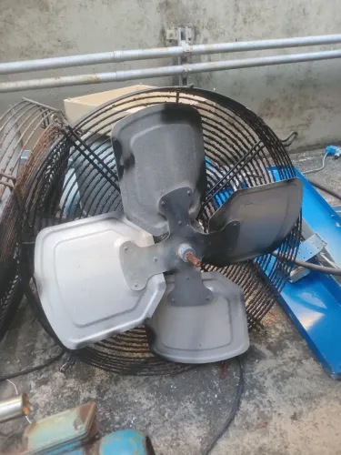 Vendo 2 motores ventiladores trifásico 3cv 400 reais