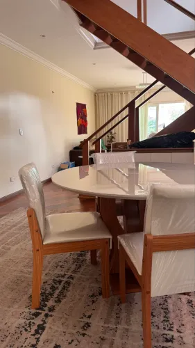 Mesa com 6 cadeiras lindíssima