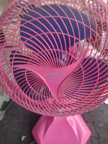 Ventilador Britânia rosa