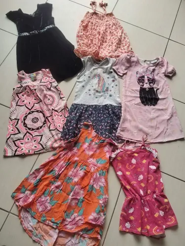 Lote de roupas infantil menina tm 3/4 anos tem 60 peças