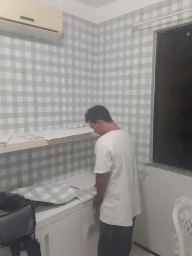 Papel de parede, piso vinílico e envelopamento