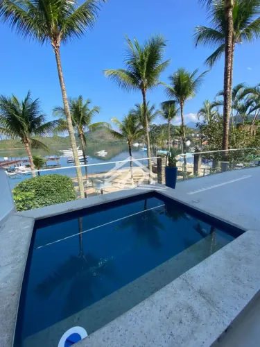 Casa pé na areia no condomínio praia do Engenho em Angra dos Reis