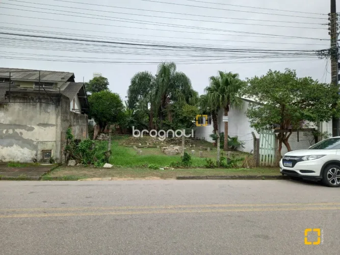 Terreno com 429,60m2 de área a venda no bairro Abrãao - Fpolis - SC