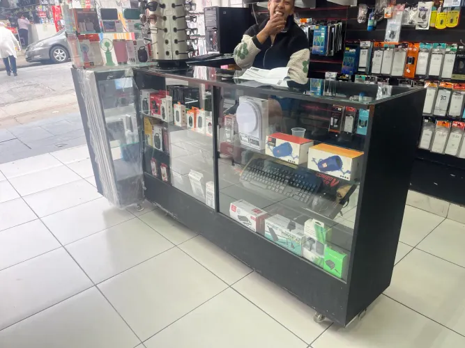Vendo 4 balcões de 180x40 comercial