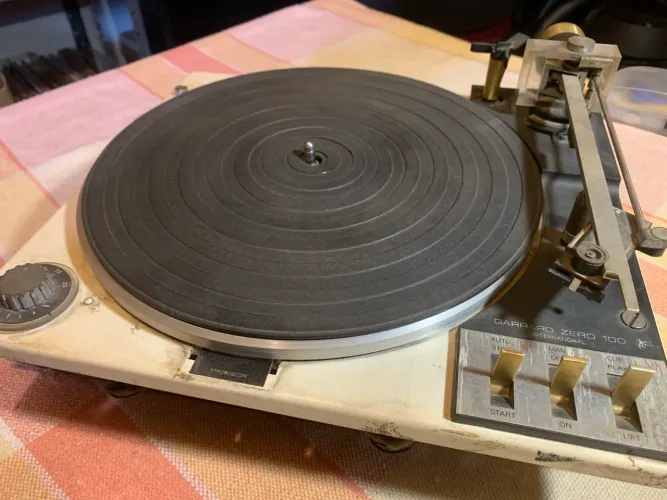Toca Discos GARRARD Zero 100 para restauro ! 