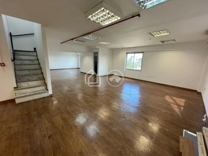Excelente andar corrido com mezanino para locação no Buritis com 418m²