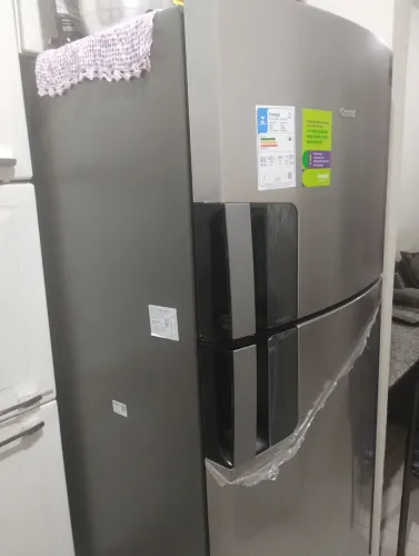 Vendo uma geladeira nova 2 mês de uso motivo estou indo embora pra outra cidade