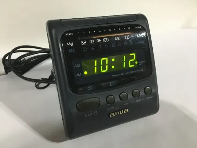 Rádio Relógio AM/FM Despertador Aiwa Modelo FR-A2H Cinza