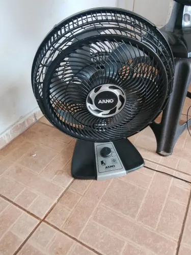Vendo ventilador grande por 150 reais cada um