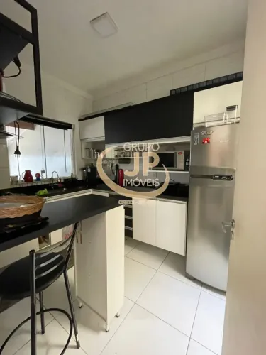 Linda Casa Sobrado/ 2 dorm./ Suíte/ Cozinha planejada/ 2 vagas/ Zona Oeste