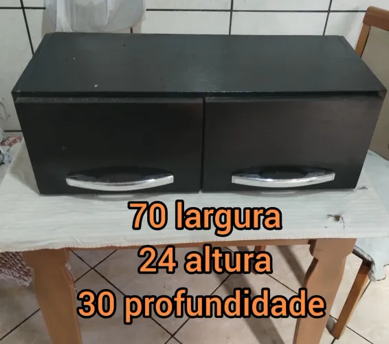 Lindo armário aéreo pequeno