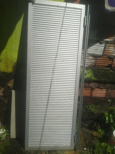 Porta de alumínio pra banheiro .. 