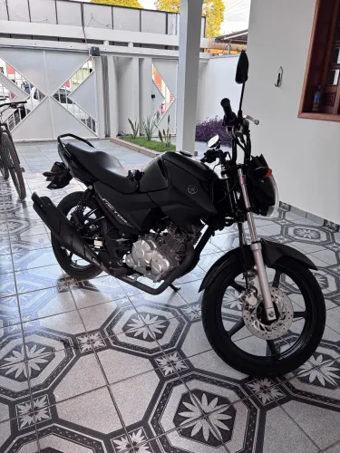 Moto nova, sem defeitos, revisões na autorizada.