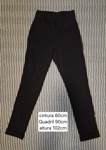 Calça em malha preta, friso lateral branco