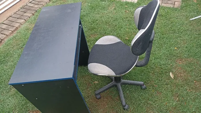 Mesa computador e cadeira 