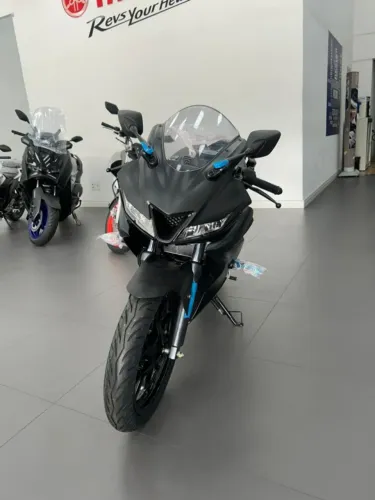 YAMAHA R15 ABS