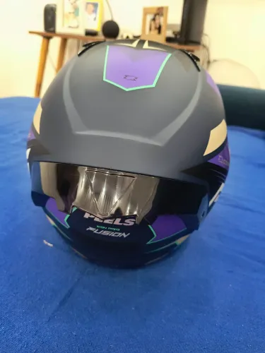 Capacete novo