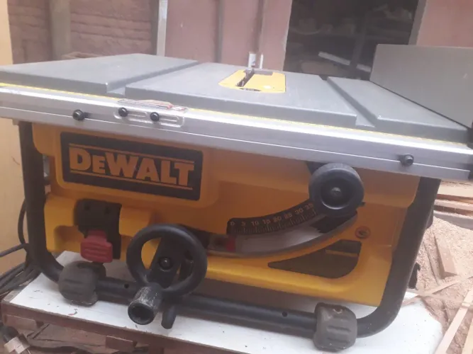 Serra Bancada Dewalt 2000 watts
