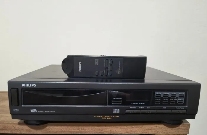 Aparelho de CD 164 Player Fhilips impecável, C/ controle Remoto!!!