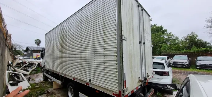 Iveco Tector 9-190 Sinistrado